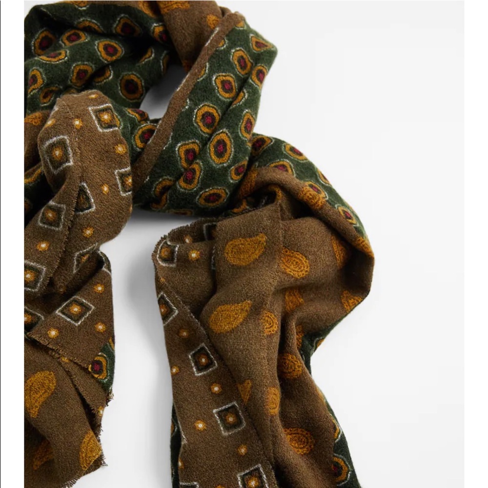 GEOMETRIC PRINT SCARF
